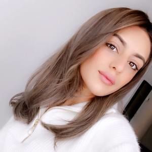 Meet your Posher, Dina